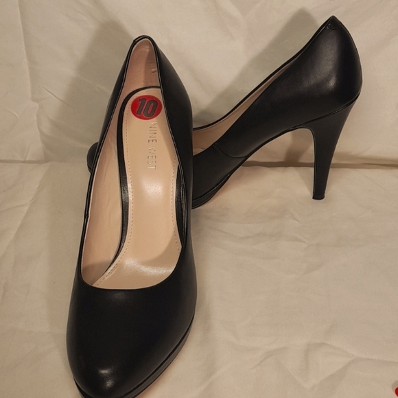 Nine west heels . - Picture 3 of 3